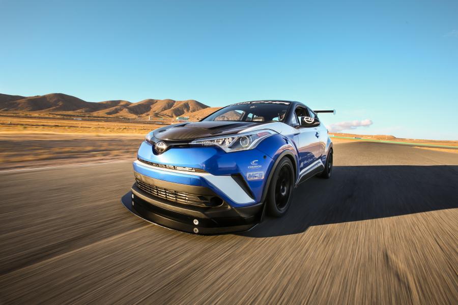  Toyota C-HR R-Tuned 2017 года  (фото 10 из 24)